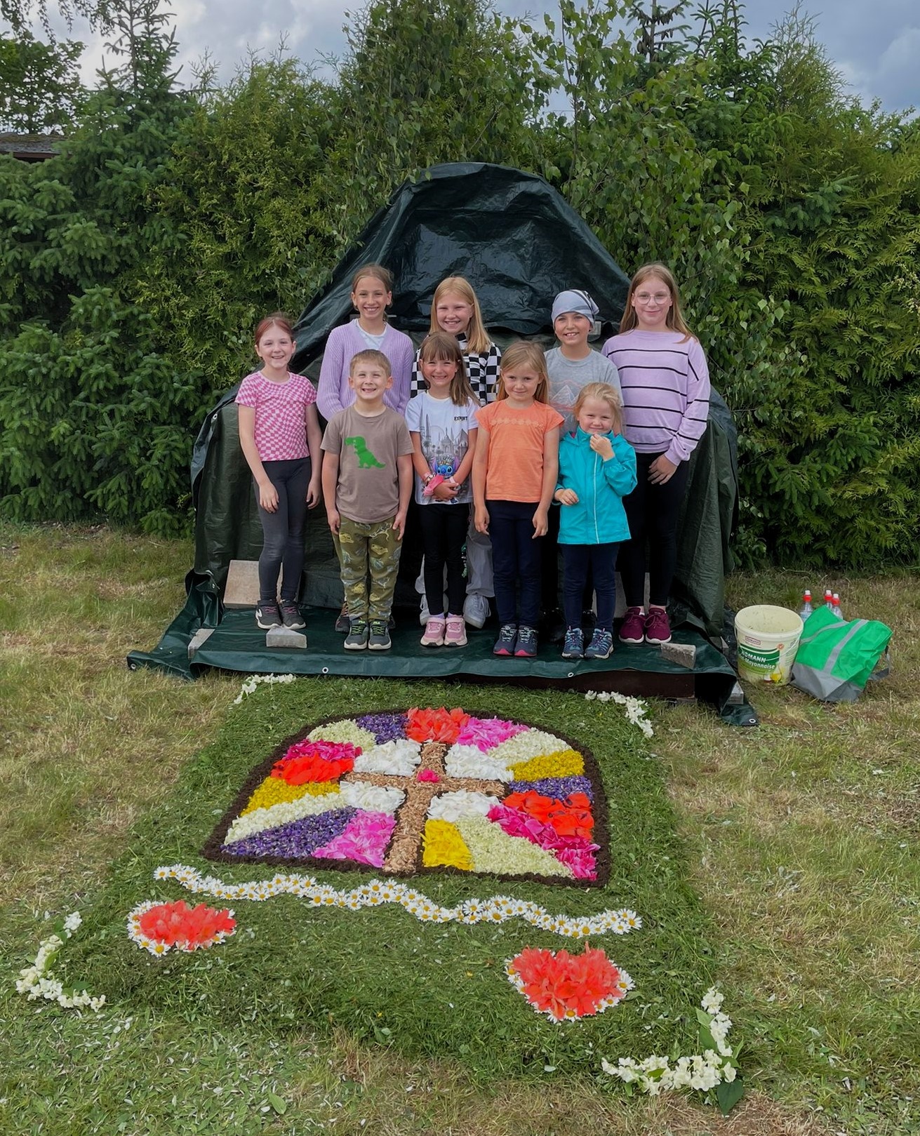 Ministranten und Kinder