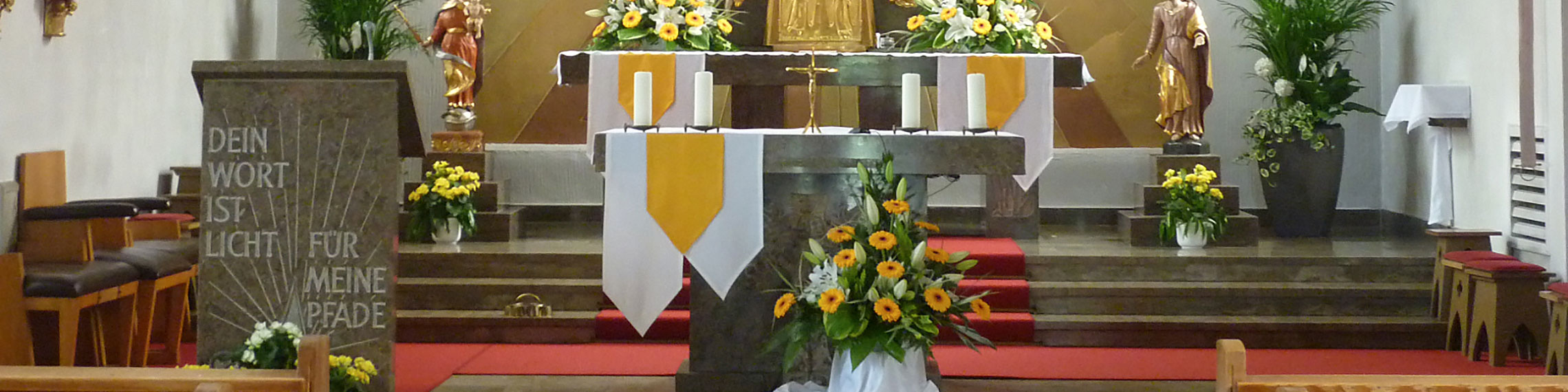 Abbildung eines geschmückten Altars