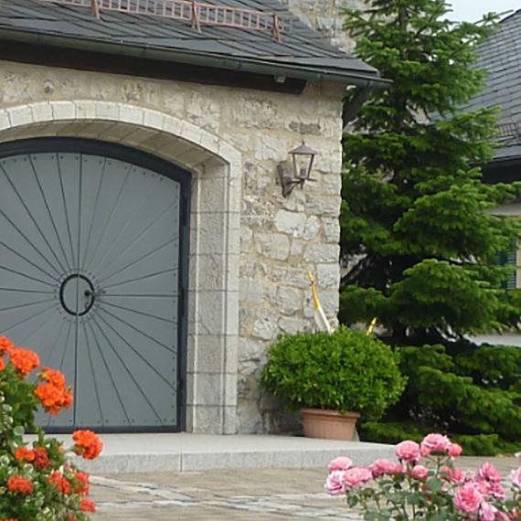 Blick auf den Eingangsbereich der Nurner Kirche