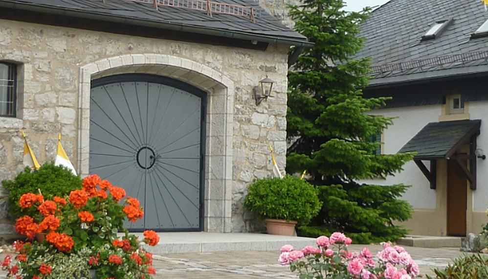Blick auf den Eingangsbereich der Nurner Kirche