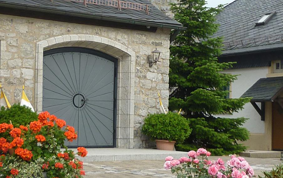 Blick auf den Eingangsbereich der Nurner Kirche